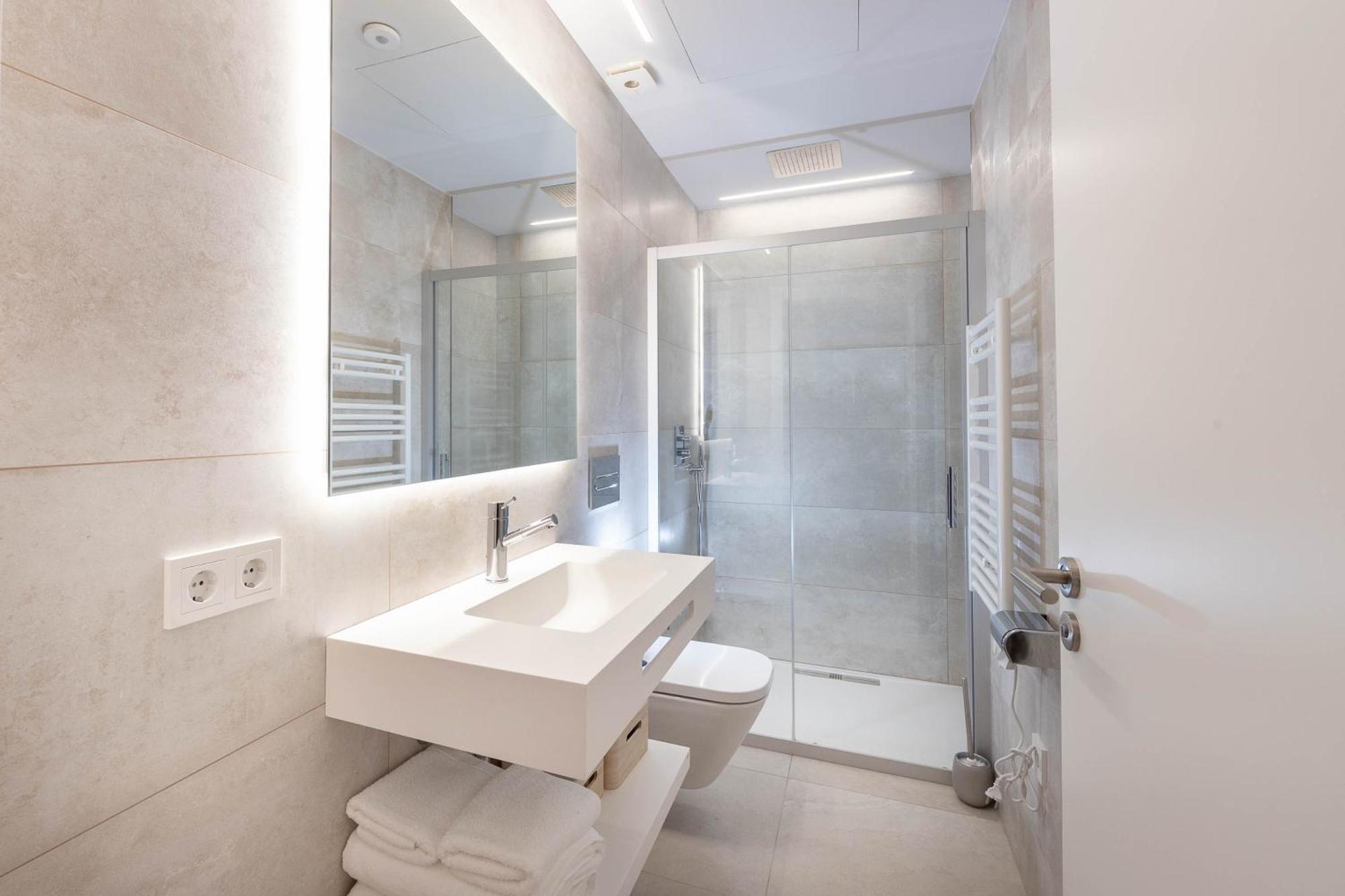 C&C Apartments Figueres  Dış mekan fotoğraf