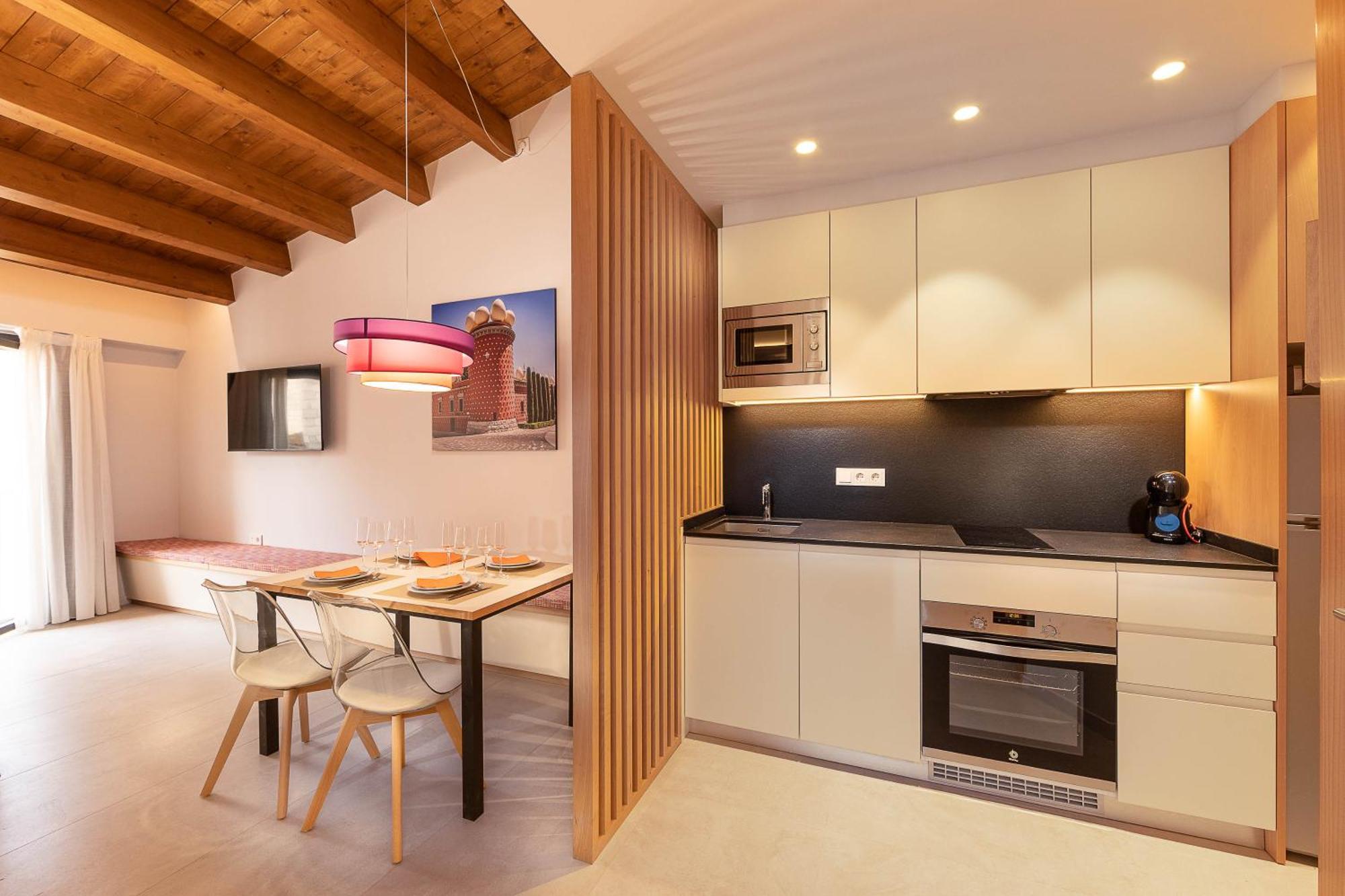 C&C Apartments Figueres  Dış mekan fotoğraf