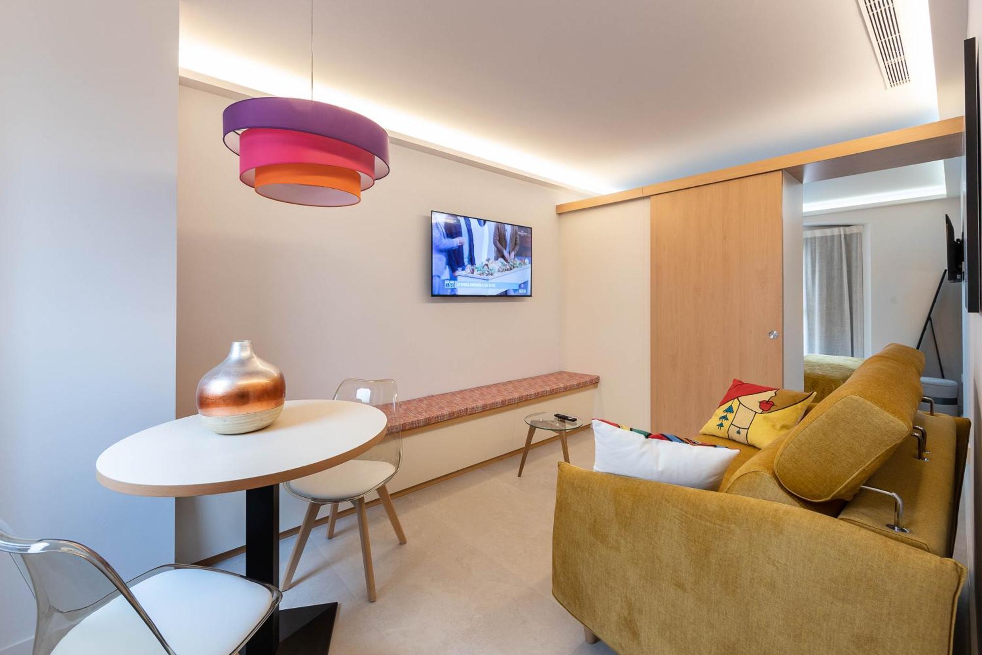 C&C Apartments Figueres  Dış mekan fotoğraf