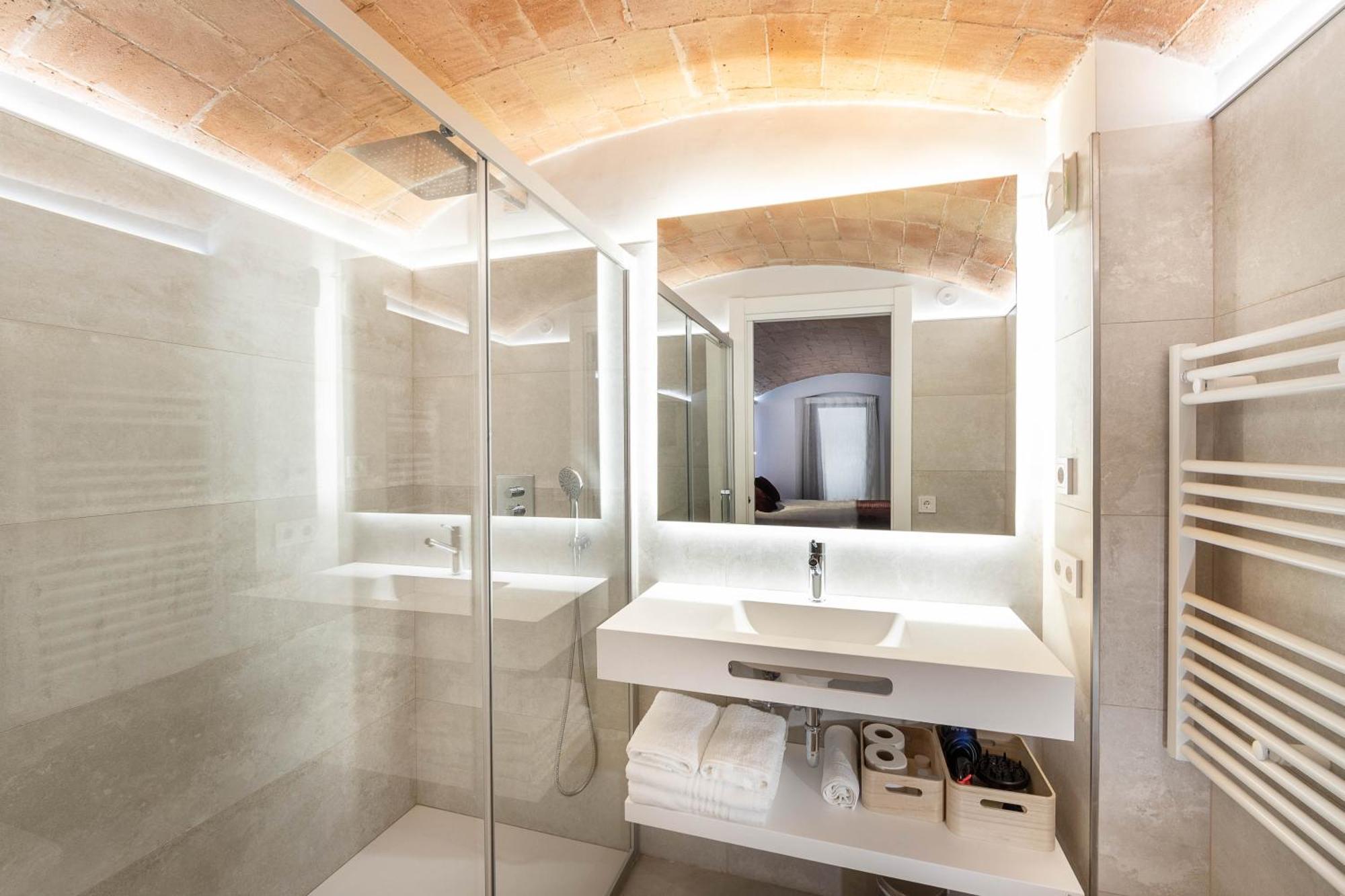 C&C Apartments Figueres  Dış mekan fotoğraf