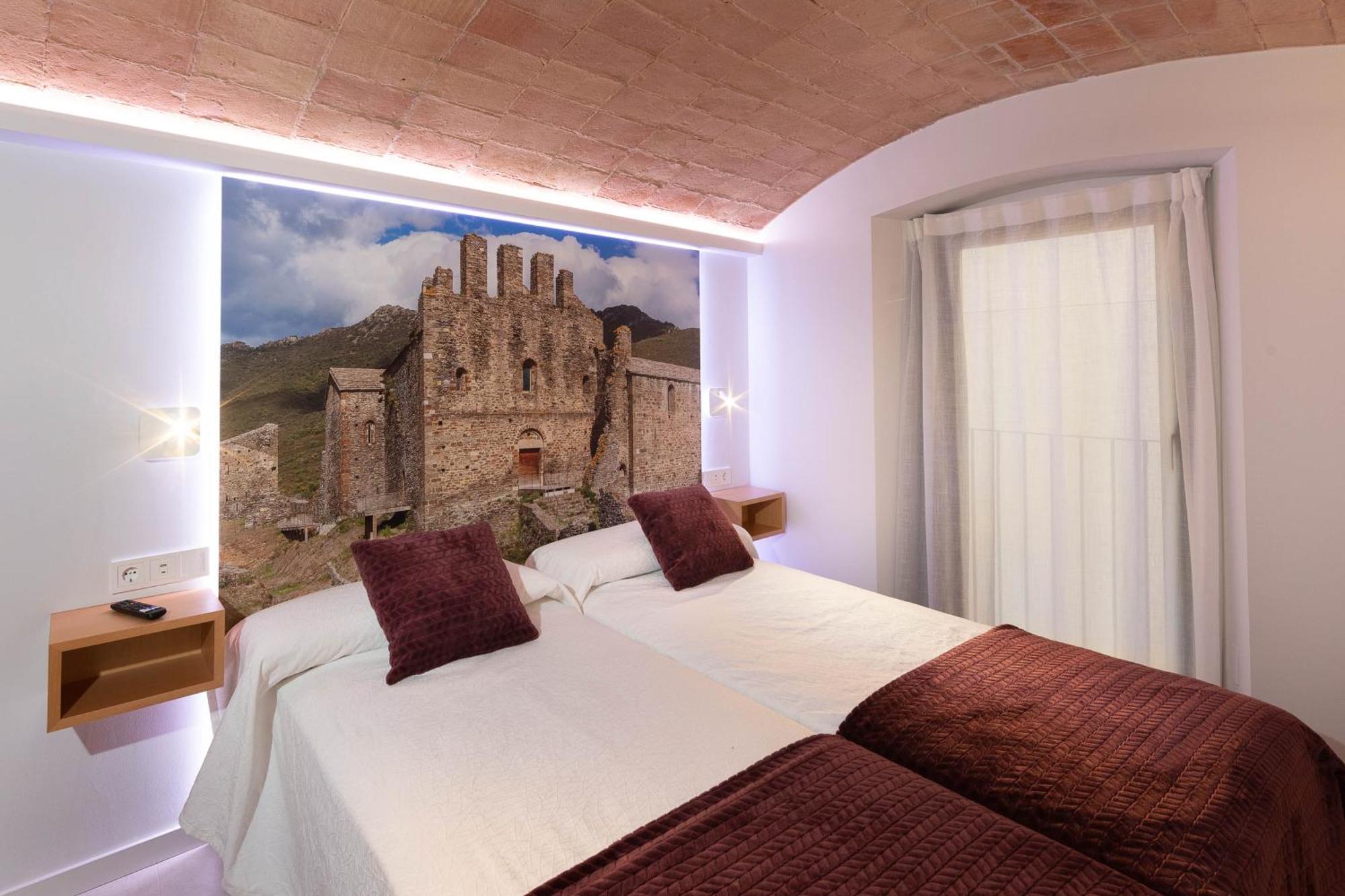 C&C Apartments Figueres  Dış mekan fotoğraf